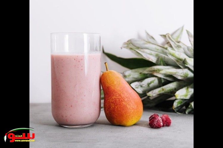سموثي التوت والإجاص